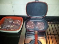 Place-the-beef-in-the-pan-300x225.jpg