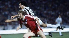 004783400_1455550636-Juventus-v-Ajax-1983-1.jpg