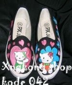 Sepatu lukis helo kitty 2  Rp 135.000 (tali) 35 - 40 (no Tali) 27-43 Bahan kanfas.jpg