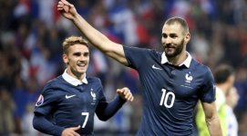 004574800_1444337915-benzema_prancis_armenia.jpg